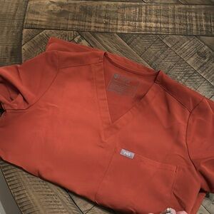 Figs Auburn Catarina one pocket scrub top in size XXS